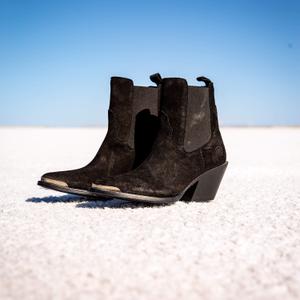 product/a/r/ariat_10053593_distressed-black-suede_6.jpg