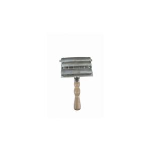 311034-brosse-pour-cheval-en-metal-carre-borstiq-argente-beige-tu