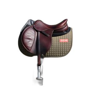 7421128448438-tapis-de-selle-pour-cheval-gem-leo-obstacle-kaki-tu