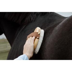 82164-05-small-brosse-douce-a-poil-doux-pour-cheval-grooming-deluxe-naturel-tu