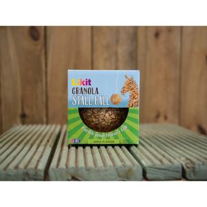 380031001-friandise-pour-cheval-likit-stall-ball-dore-1-6-kg